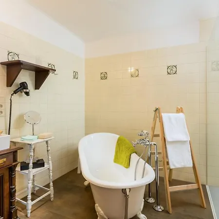 Parkhotel מלון יבר