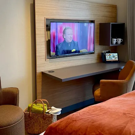 Отель Parkhotel